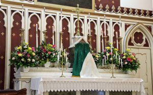 16 - Hig altar (small corner) - AUGUST